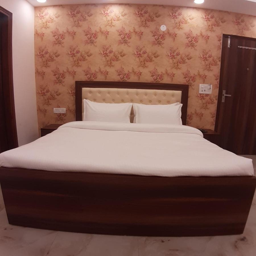 Triom Hotel Delhi  Kültér fotó