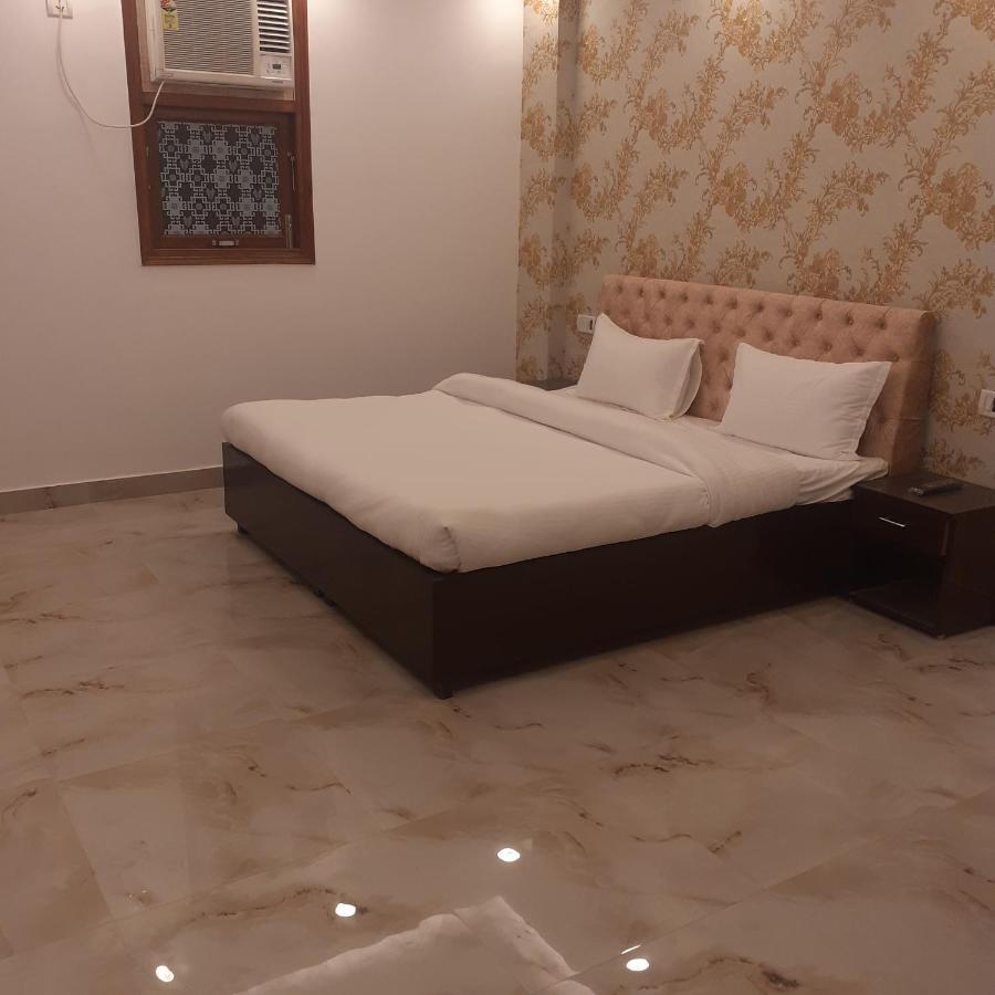 Triom Hotel Delhi  Kültér fotó
